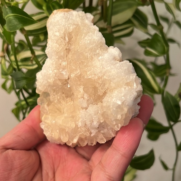 Quartz Crystal - Picture 2 of 16